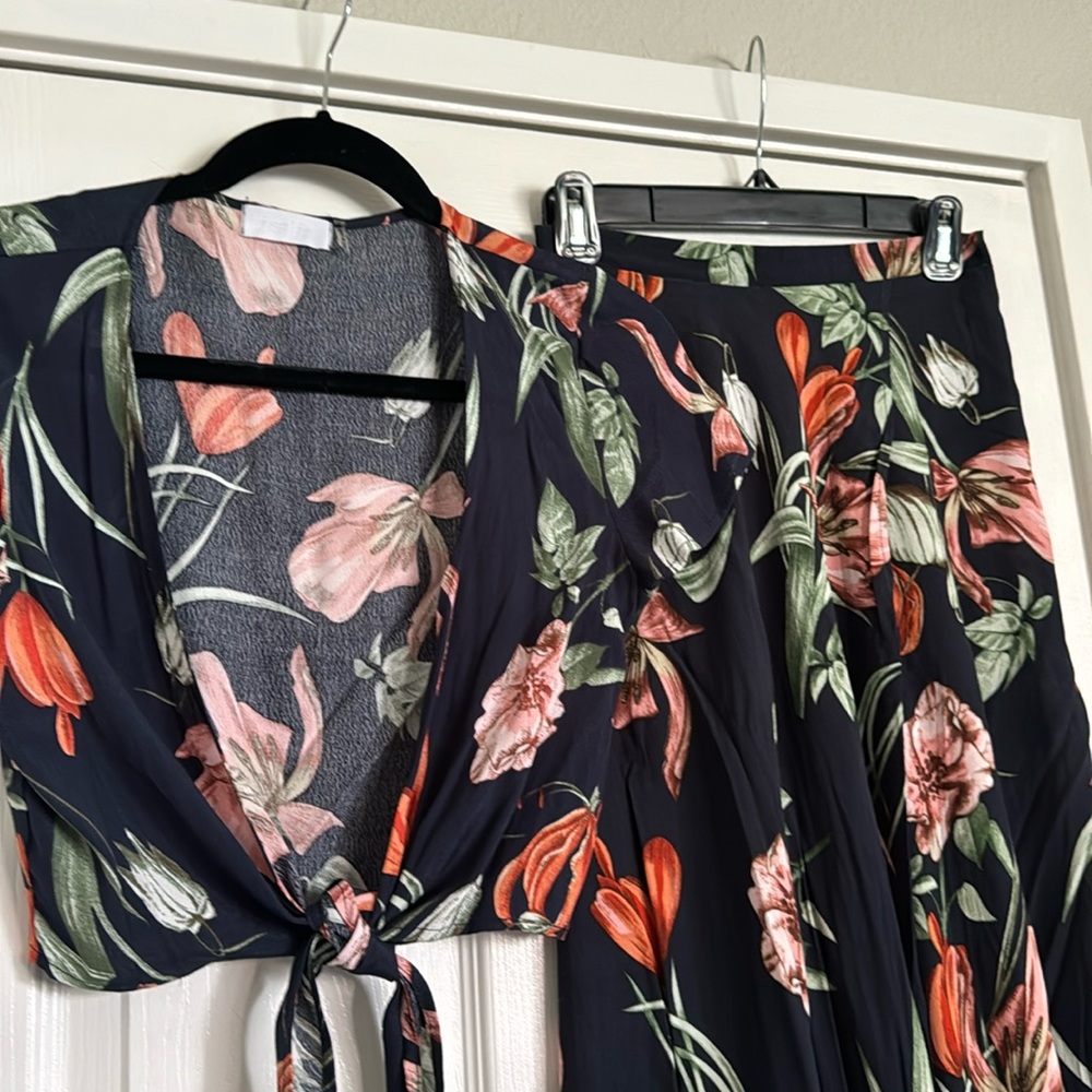 Vibrant floral two piece set from isalis